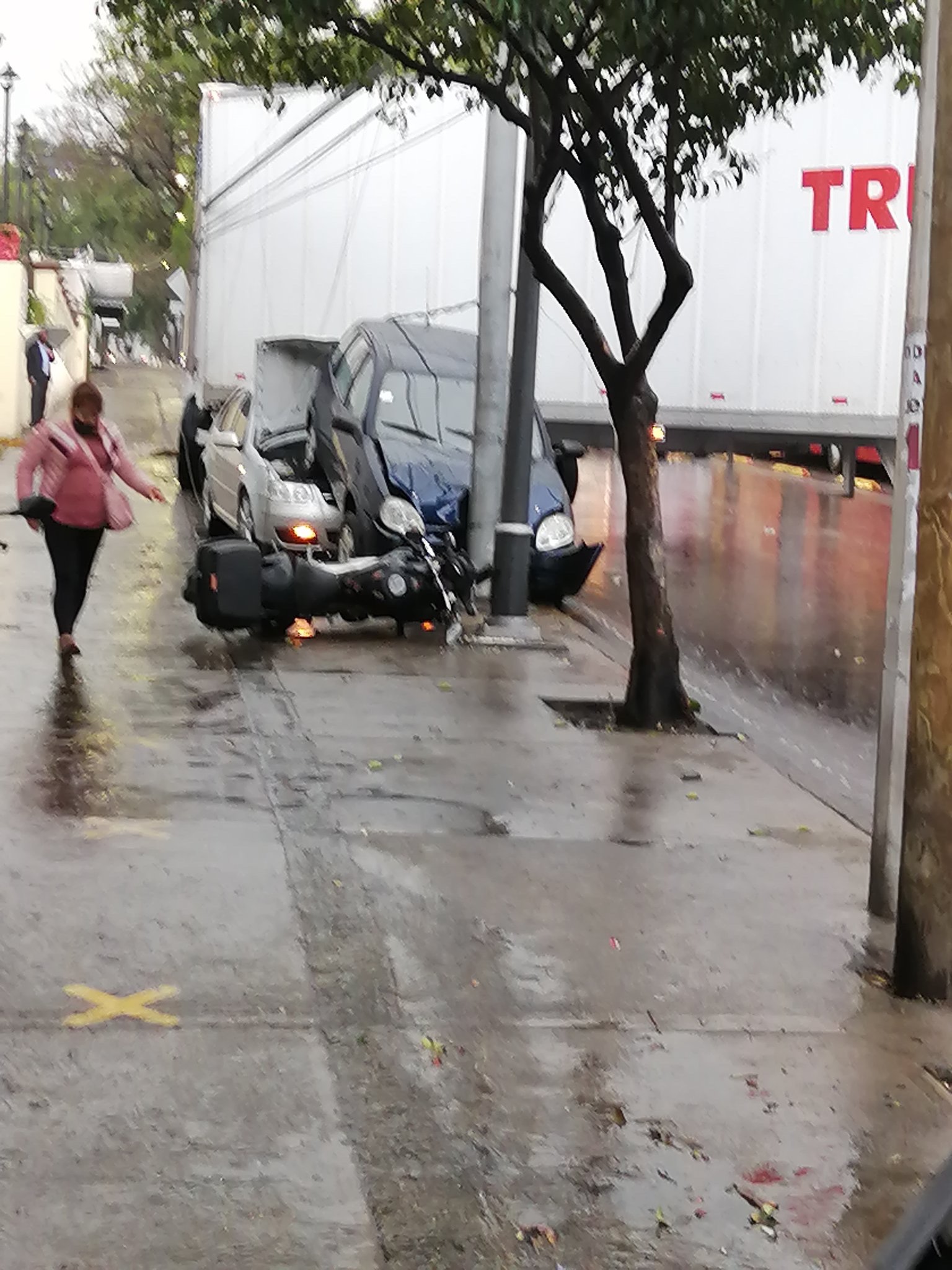 Fuerte accidente en Insurgentes Sur, Tlalpan.