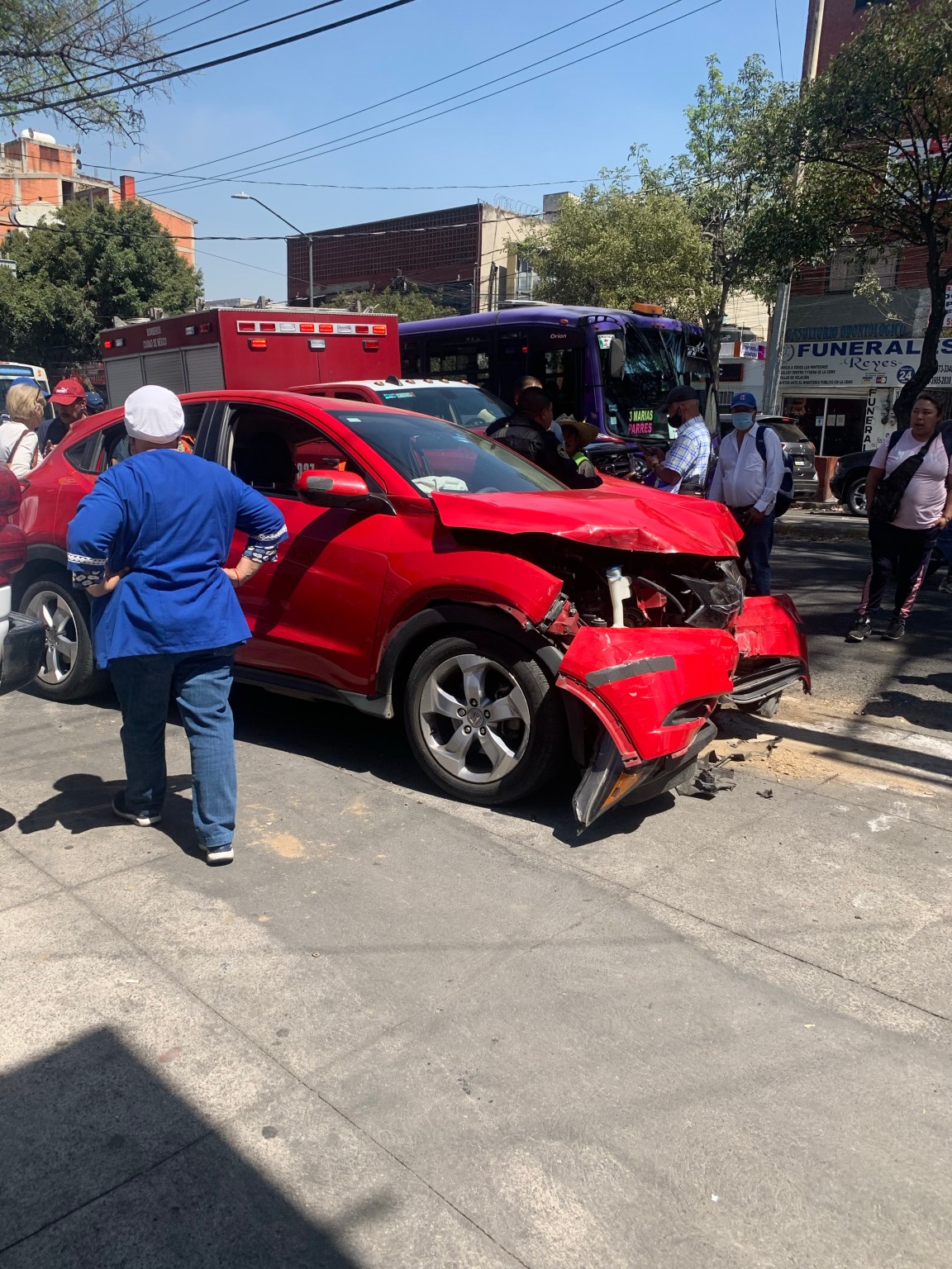 Fuerte accidente en Calzada de Tlalpan; hay una persona lesionada ...